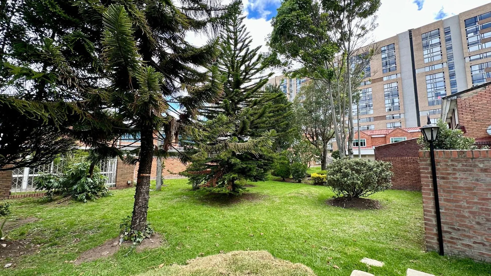 Brand New Duplex House - Condominium North Bogotá Daire